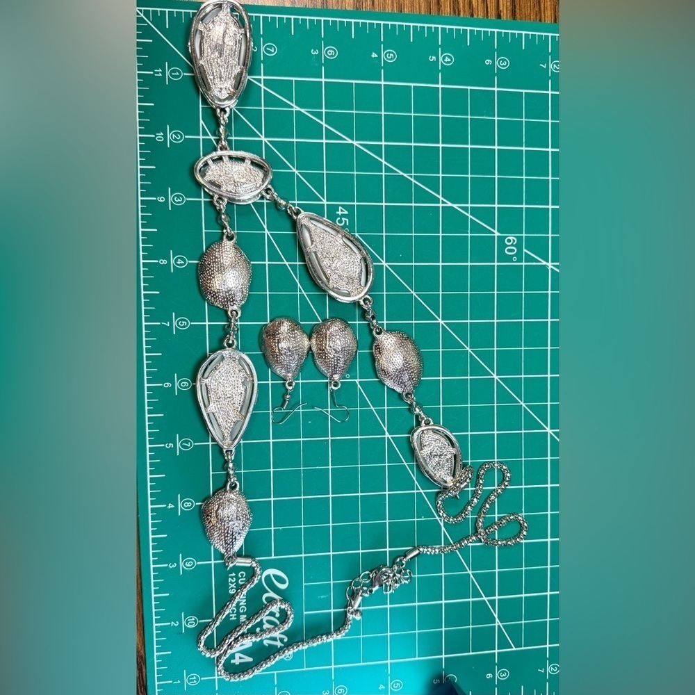 Crystal Necklace & Earrings Set Silver‎ Tone Jewelry Set - Picture 6 of 8